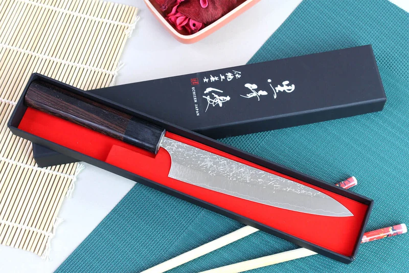 Couteau universel japonais artisanal martelé Yu Kurosaki Shizuku 15cm acier SG2