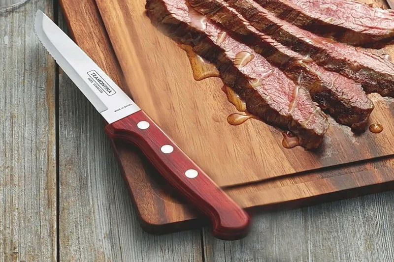 Set de 12 couteaux à steak Tramontina Gaucho lame 13cm manche rouge
