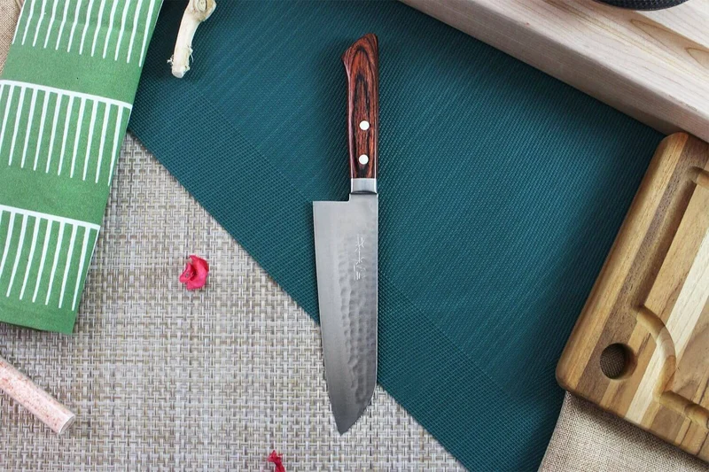 Couteau santoku japonais artisanal Masutani 16.5cm martelé