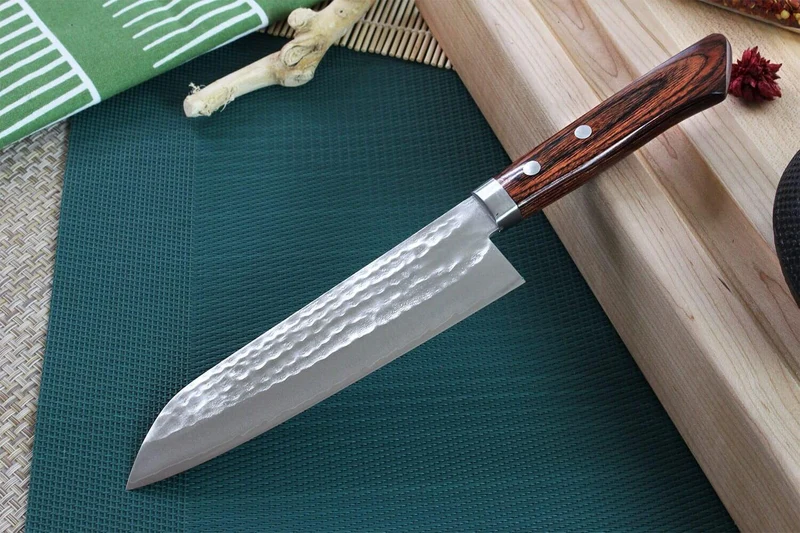 Couteau santoku japonais artisanal Masutani 16.5cm martelé
