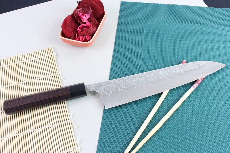 Couteau de chef japonais artisanal martelé Yu Kurosaki Shizuku 24cm acier SG2