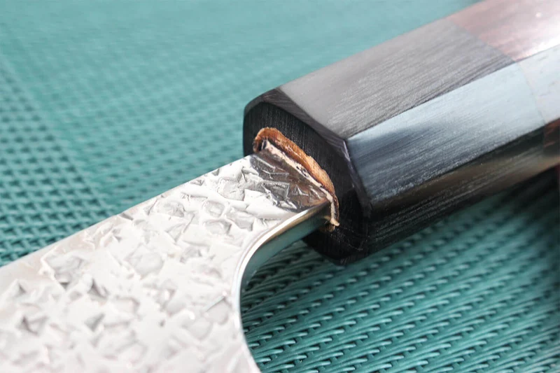Couteau de chef japonais artisanal martelé Yu Kurosaki Shizuku 24cm acier SG2