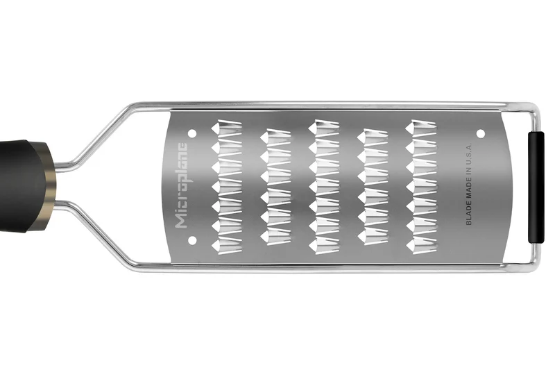 Râpe Microplane Gourmet spéciale carottes manche noir