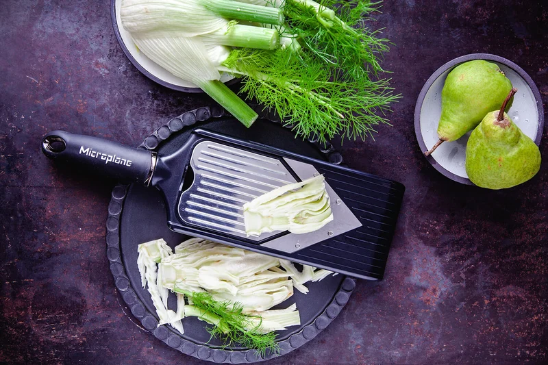 Mandoline Microplane en V double fonctions avec protège doigts