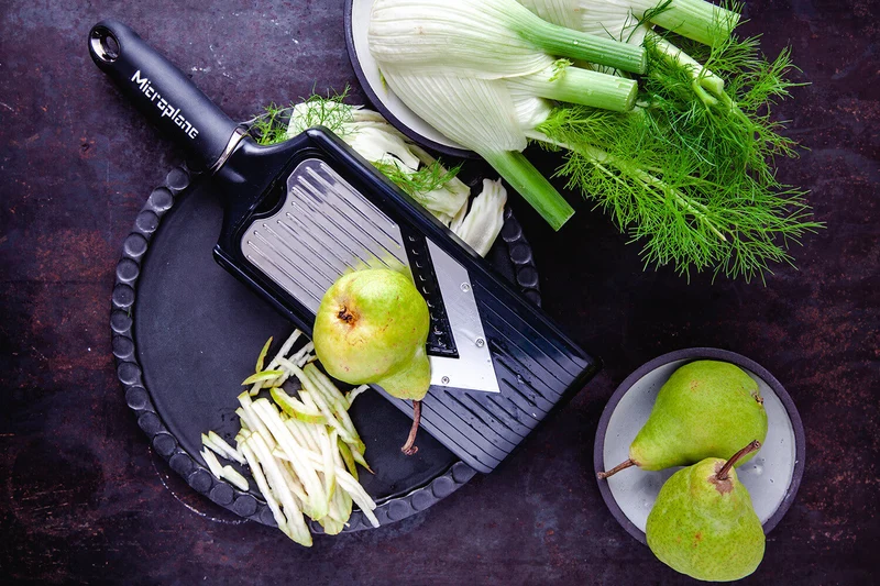 Mandoline Microplane en V double fonctions avec protège doigts