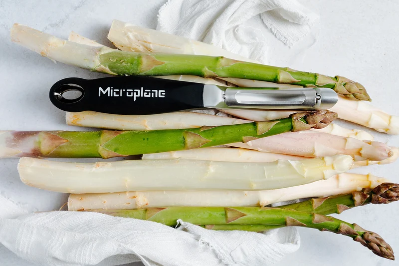 Eplucheur Microplane à lame pivotante acier inox