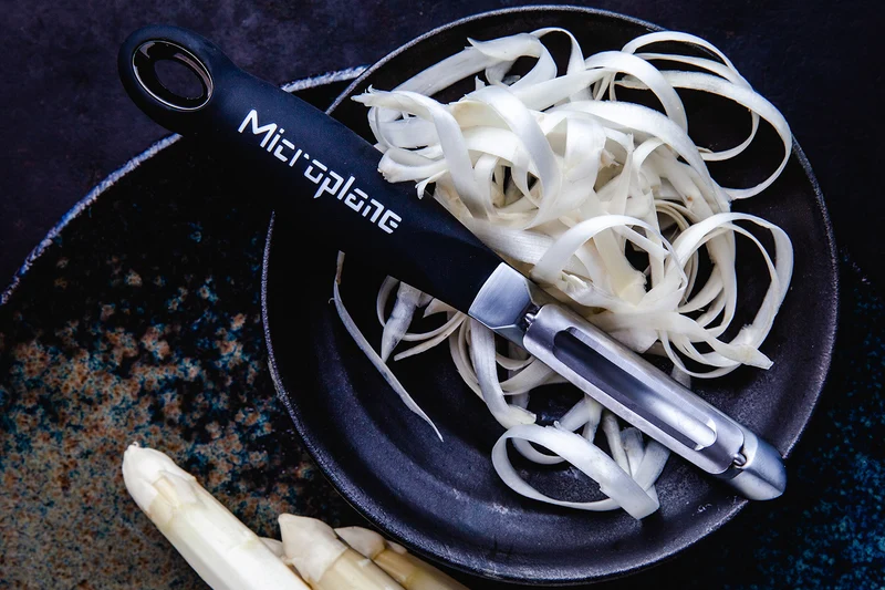 Eplucheur Microplane à lame pivotante acier inox