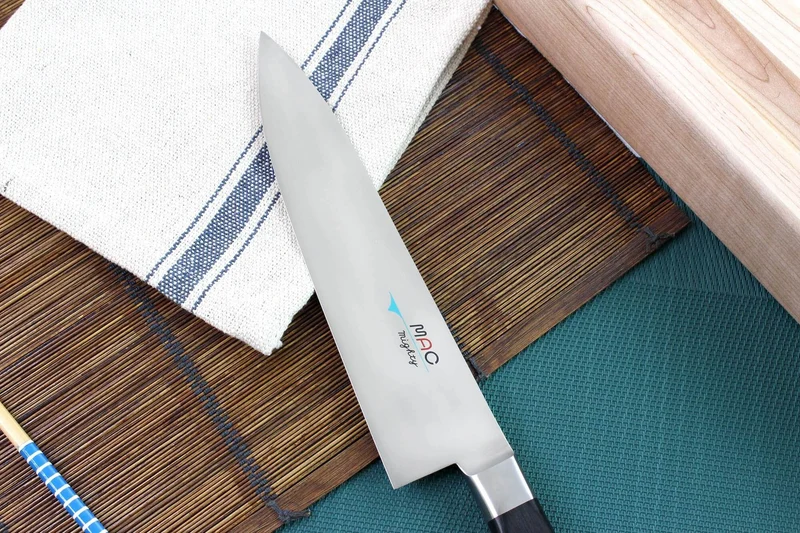 Couteau de chef japonais MAC Professional 22cm