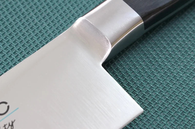 Couteau de chef japonais MAC Professional 22cm