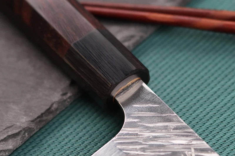 Couteau santoku japonais artisanal Yu Kurosaki Fujin 16,5cm SG2