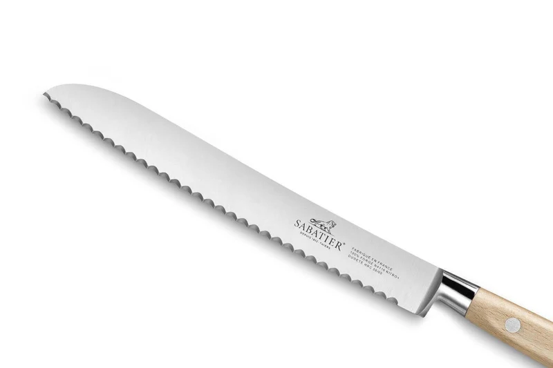 Couteau à pain forgé Sabatier Brocéliande dentelé 20cm manche hêtre