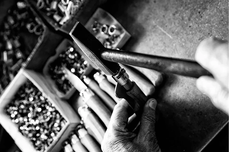 Couteau artisanal Old Bear Total Black virole noire manche bois d'ayous stratifié