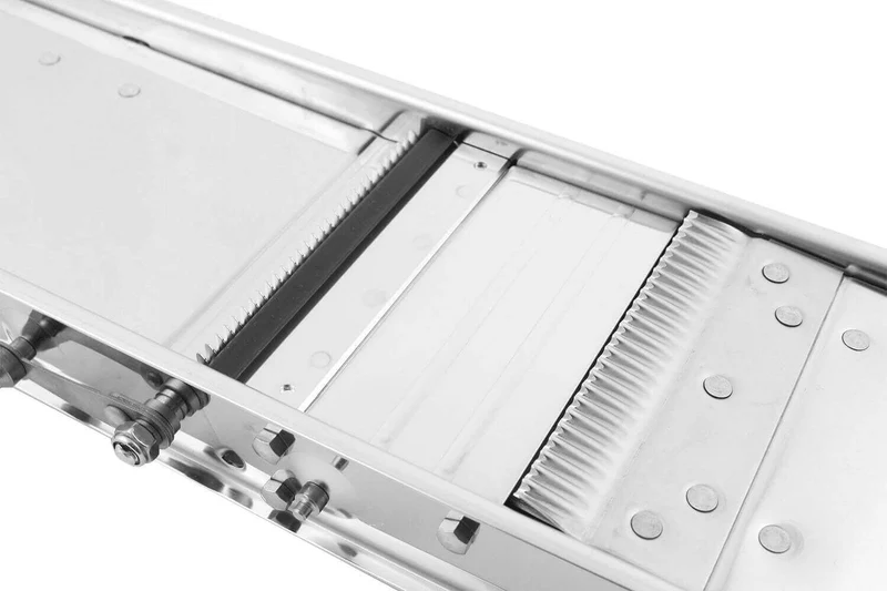 Mandoline professionnelle Bron Coucke avec chariot de protection