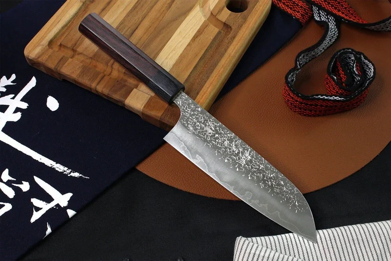 Couteau santoku japonais artisanal martelé Yu Kurosaki Shizuku 16.5cm acier SG2