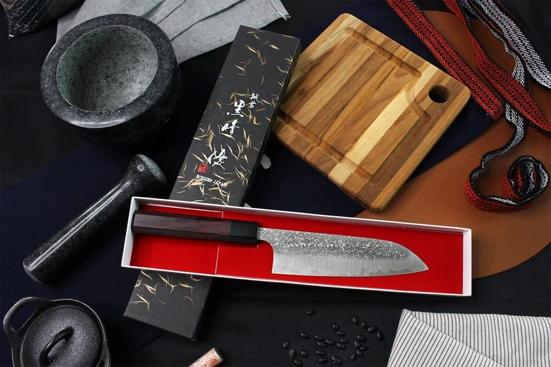 Couteau santoku japonais artisanal martelé Yu Kurosaki Shizuku 16.5cm acier SG2