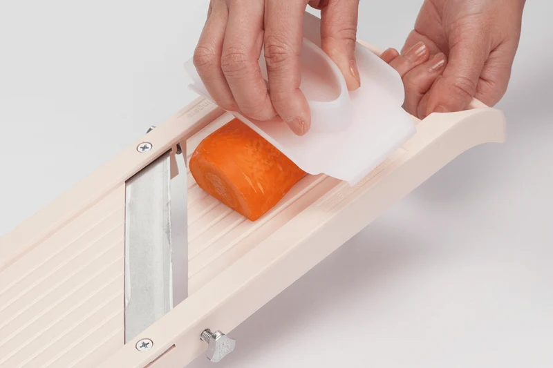 Mandoline japonaise professionnelle Super Benriner 3 lames + poussoir - Epaisseur réglable 0,5 à 4mm