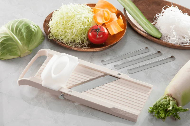 Mandoline japonaise professionnelle Super Benriner 3 lames + poussoir - Epaisseur réglable 0,5 à 4mm