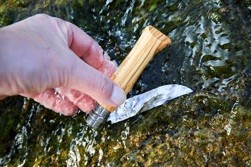 Coffret Opinel Luxe n°8 lame 8,5cm manche en olivier + étui