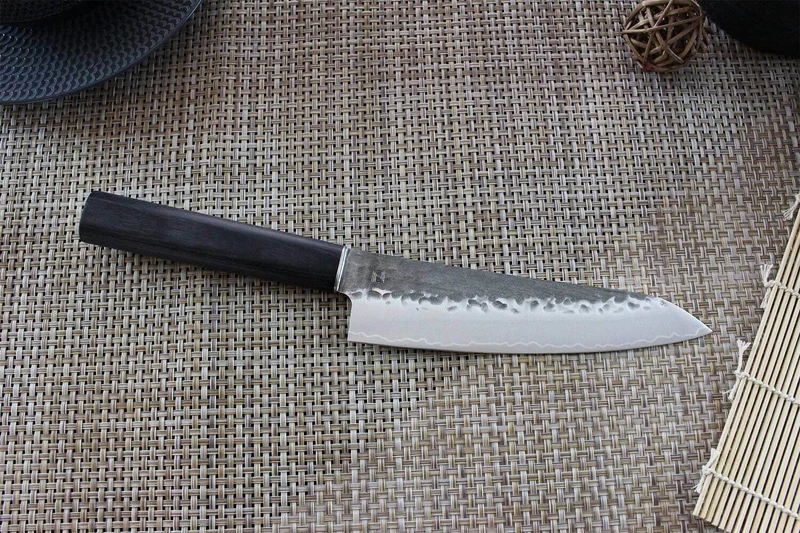 Couteau santoku japonais Shizu Hamono Yamato martelé 18cm manche sombre