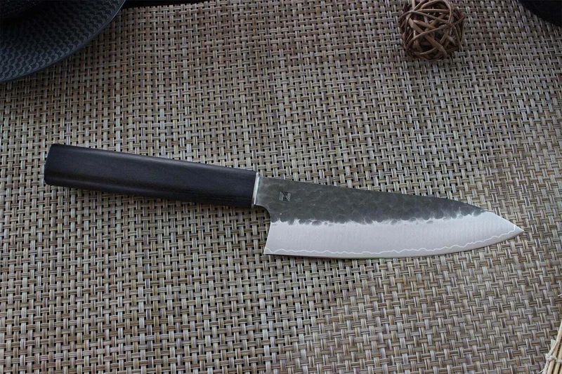 Couteau santoku japonais Shizu Hamono Yamato martelé 16cm manche sombre