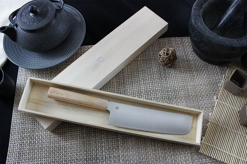 Couteau nakiri japonais Shizu Hamono Yuri 17.5cm manche clair