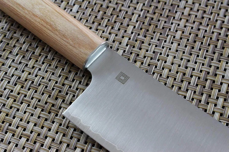 Couteau nakiri japonais Shizu Hamono Yuri 17.5cm manche clair