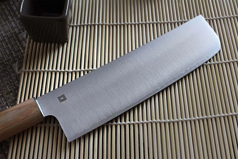 Couteau nakiri japonais Shizu Hamono Yuri 17.5cm manche clair
