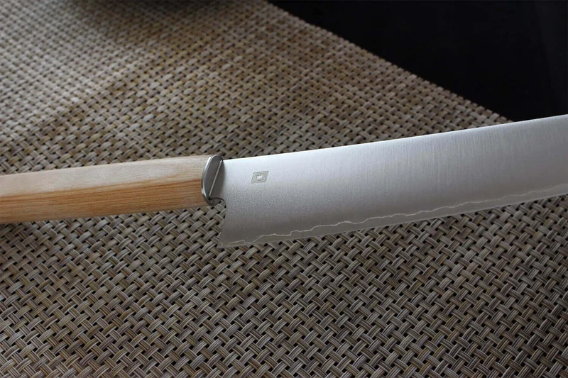 Couteau santoku japonais Shizu Hamono Yuri 18cm manche clair
