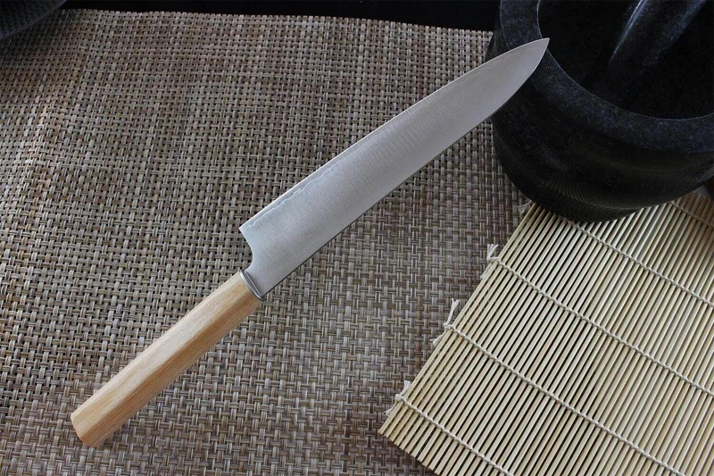 Couteau santoku japonais Shizu Hamono Yuri 18cm manche clair