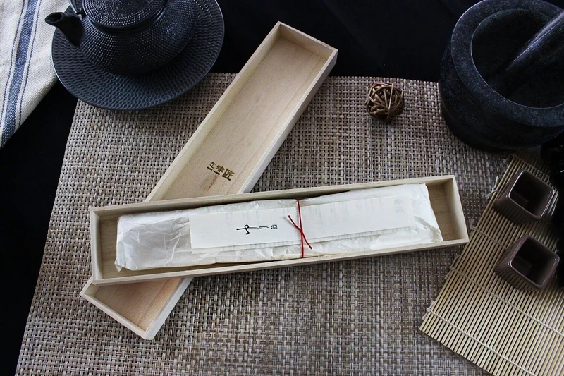 Couteau santoku japonais Shizu Hamono Yuri 18cm manche clair