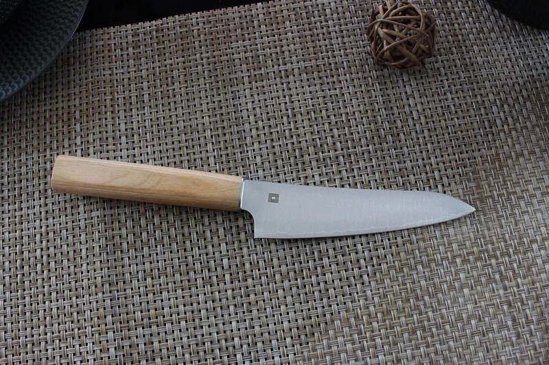 Couteau universel japonais Shizu Hamono Yuri 13.5cm manche clair