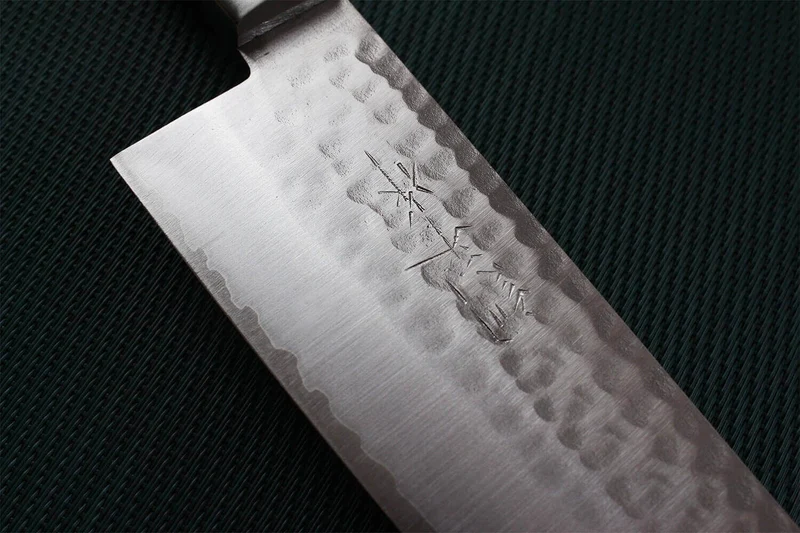 Couteau de chef japonais artisanal Masutani 18cm martelé