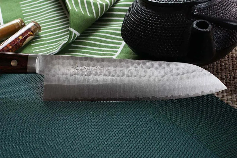 Couteau de chef japonais artisanal Masutani 18cm martelé