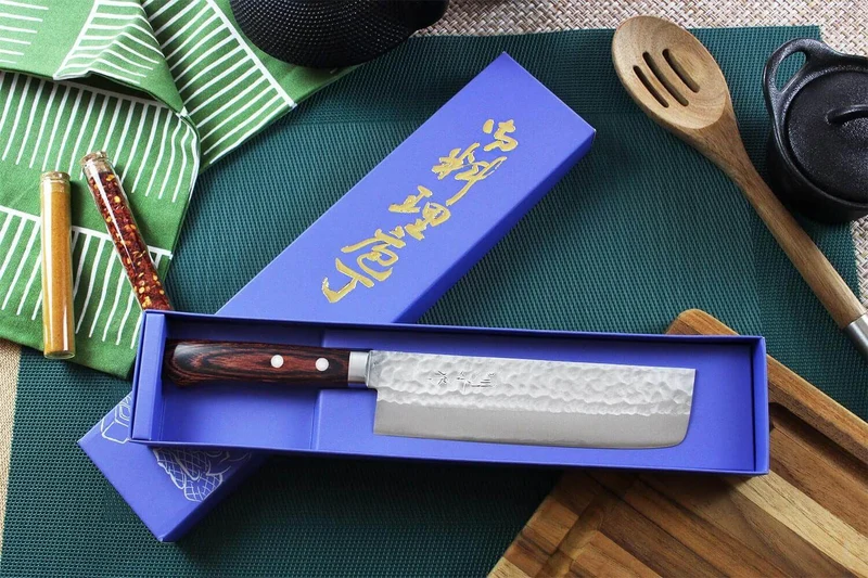 Couteau nakiri japonais artisanal Masutani 16.5cm martelé