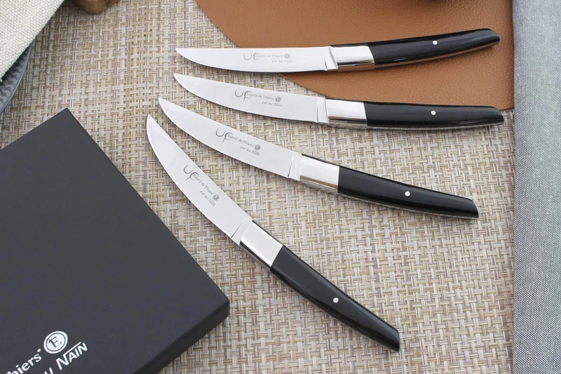 Coffret de table AU NAIN UP 4 couteaux à steak 11cm
