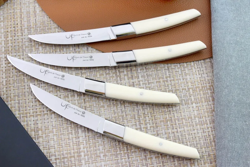 Coffret de table AU NAIN UP 4 couteaux à steak 11cm