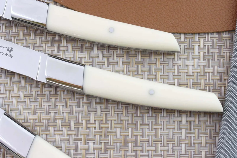 Coffret de table AU NAIN UP 4 couteaux à steak 11cm
