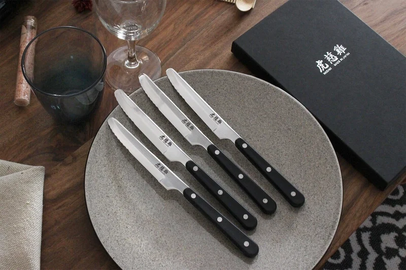 Coffret de table Wusaki 4 couteaux à steak 10.5cm à bout rond