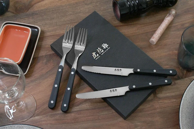 Coffret de table Wusaki 2 couteaux à steak à bout rond + 2 fourchettes