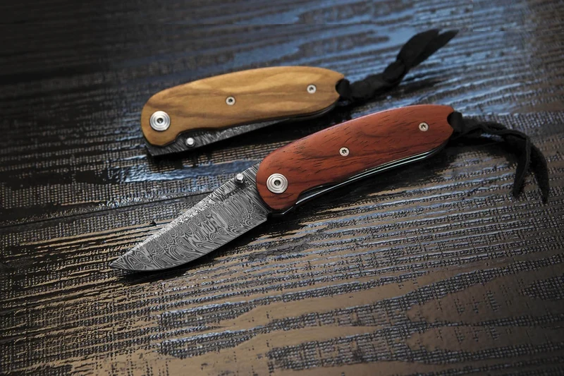 Couteau pliant LionSteel Mini acier damas manche bois de santos 8cm