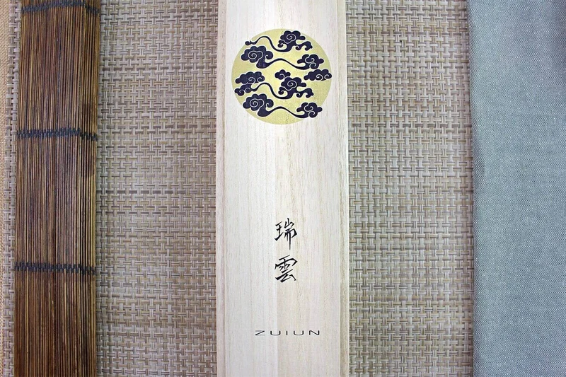 Couteau de chef Kiritsuke japonais Kanetsugu Zuiun acier SPG2 damas 21cm
