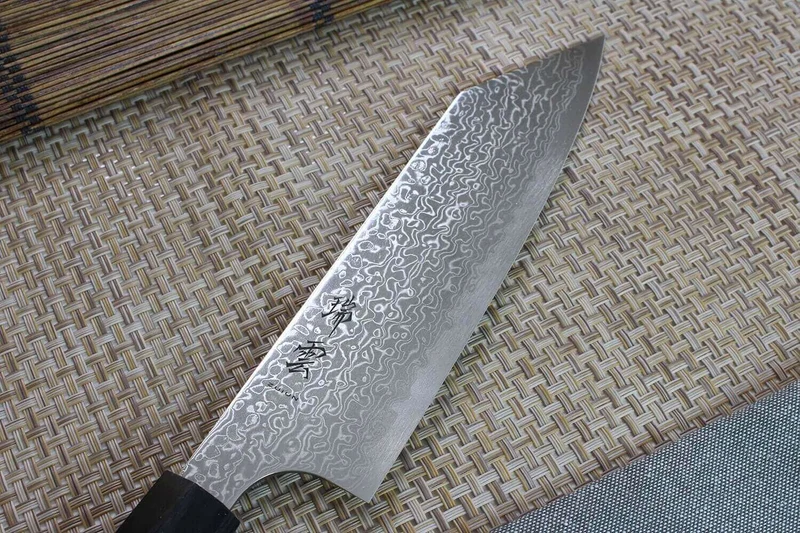 Couteau santoku japonais Kanetsugu Zuiun acier SPG2 damas 18cm