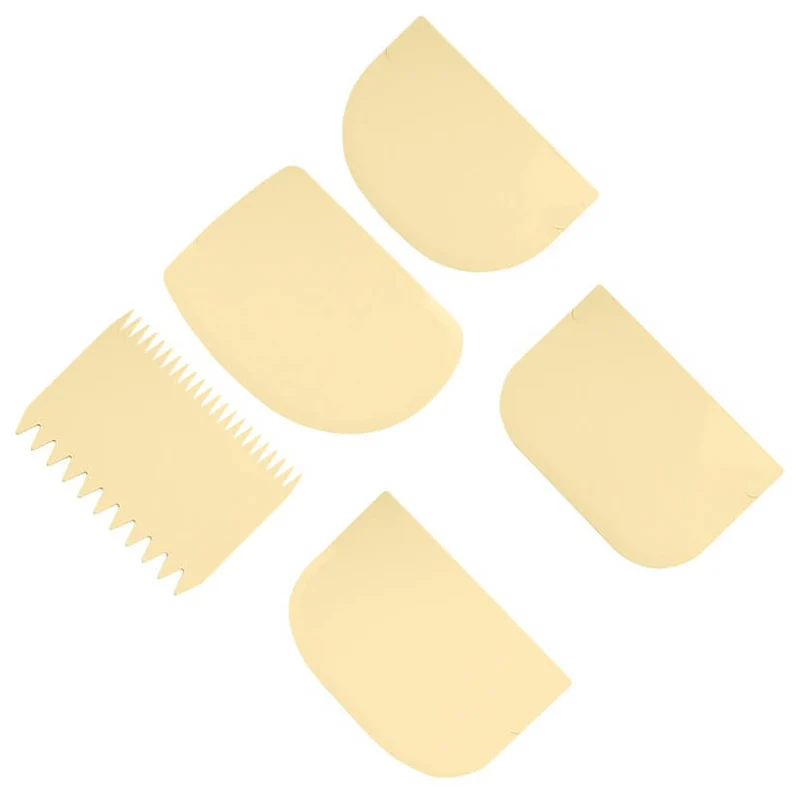Jeu de 4 cornes à pâte + 1 peigne de pâtisserie