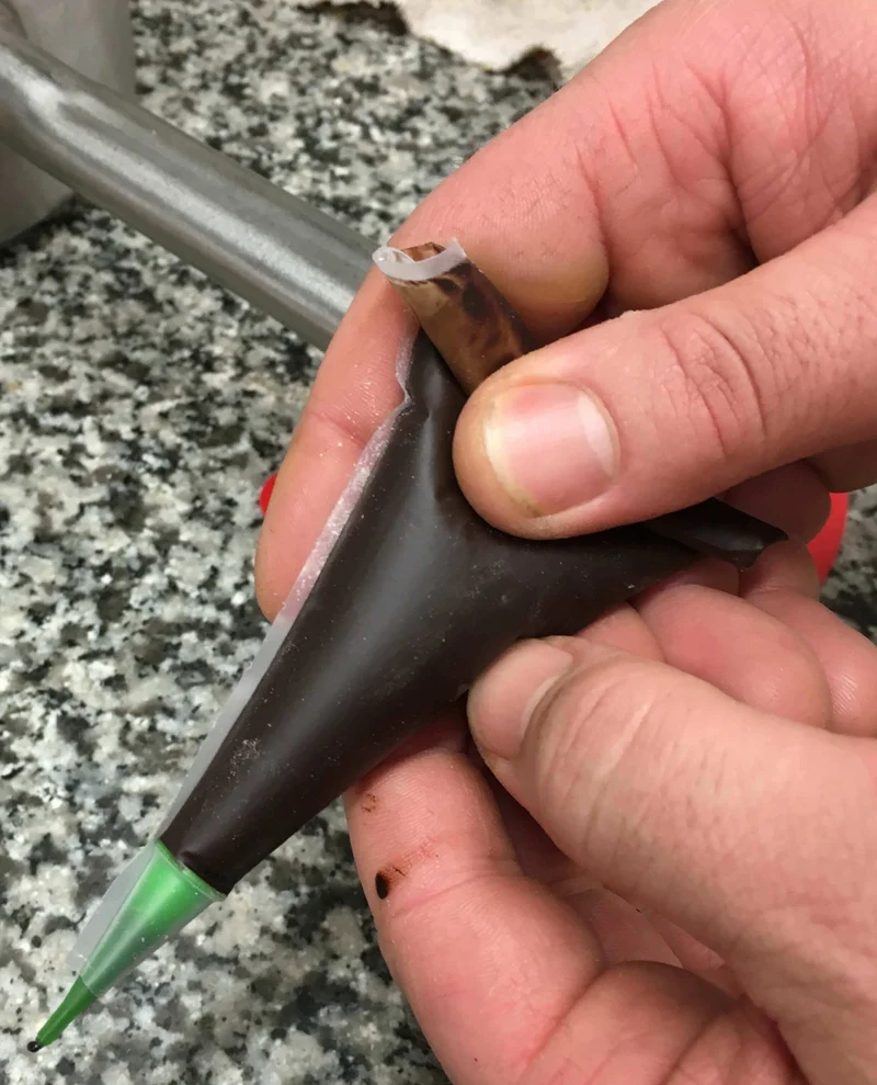 Lot de cornets à écriture jetables et leurs douilles