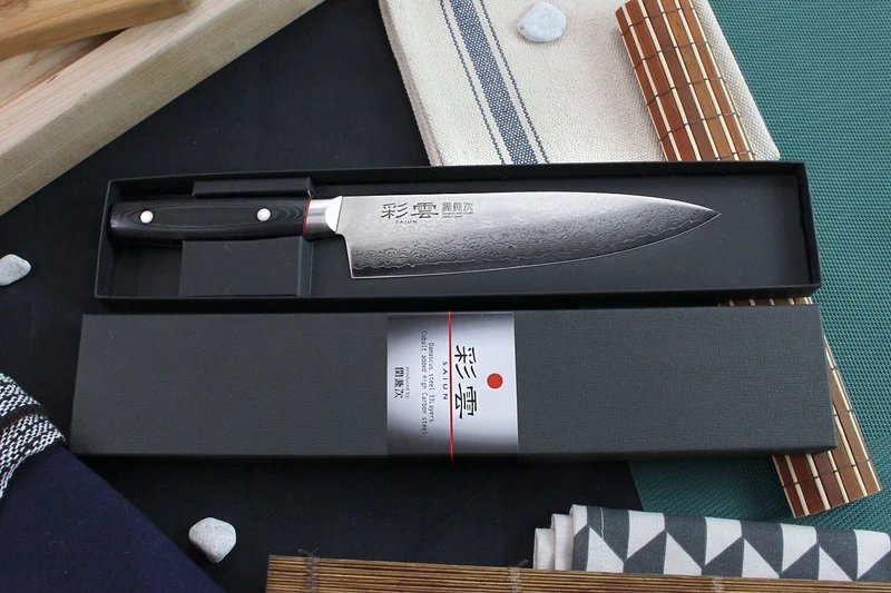 Couteau de chef japonais Kanetsugu Saiun 20cm damas 65 couches