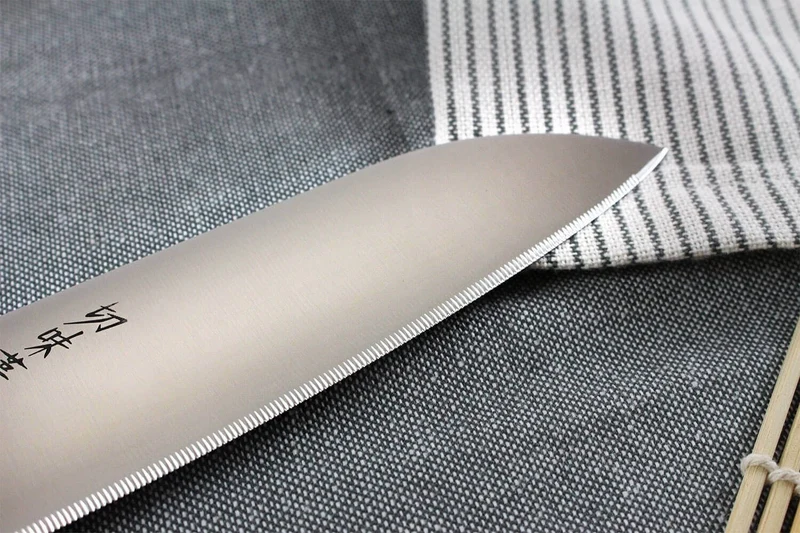 Couteau de chef japonais Kanetsugu Rev 21 lame 18cm micro dentée