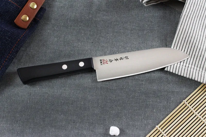Couteau santoku japonais Kanetsugu Rev 21 lame 13.5cm micro dentée