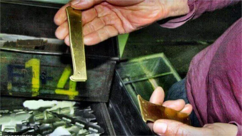 Couteau pliant OTTER Mercator K55K acier inox manche gravé métal noir 11cm