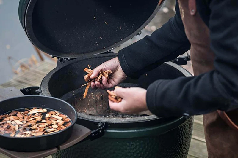 Sachet de copeaux de bois de pommier Big Green Egg 2,9L - Idéal fumage