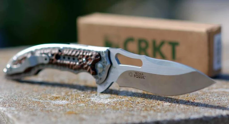 Couteau pliant CRKT FOSSIL 5470 manche martelé 12,6cm